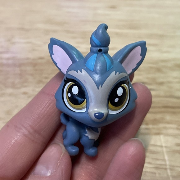 BARKLEY WOOFLEY YORKIE DOG #92 Authentic Littlest Pet Shop Blue LPS Brown Eyes - Picture 2 of 6